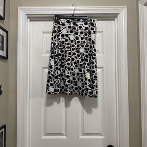 Chic Black and White Patterned Skirt. Size: Medium